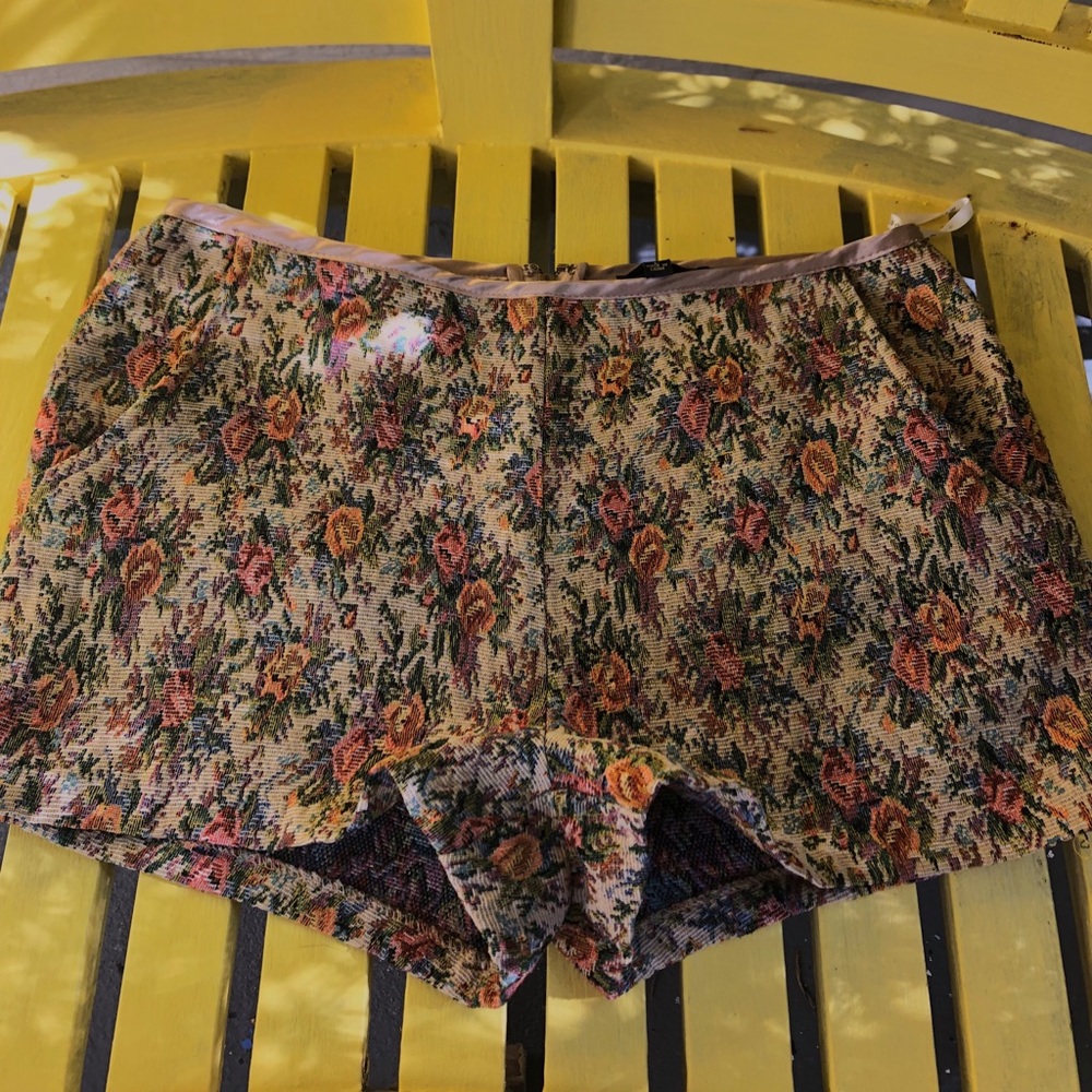 FLORAL SHORTS